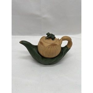 YIXING Teapots Green Frog 4 1/2 inches tall 6 1/2 Inches wide